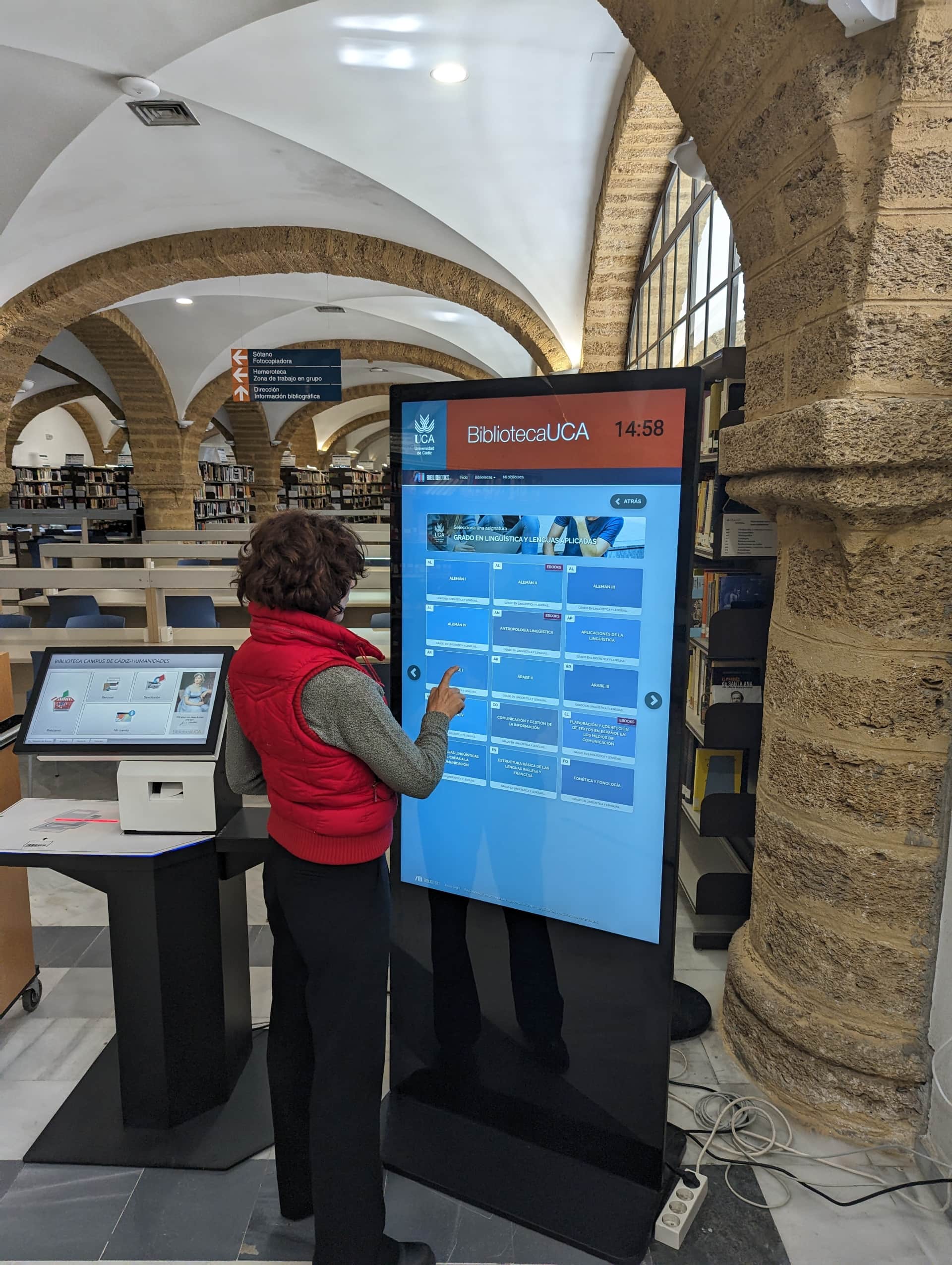 Totem mode - Humanities Library at the University of Cadiz